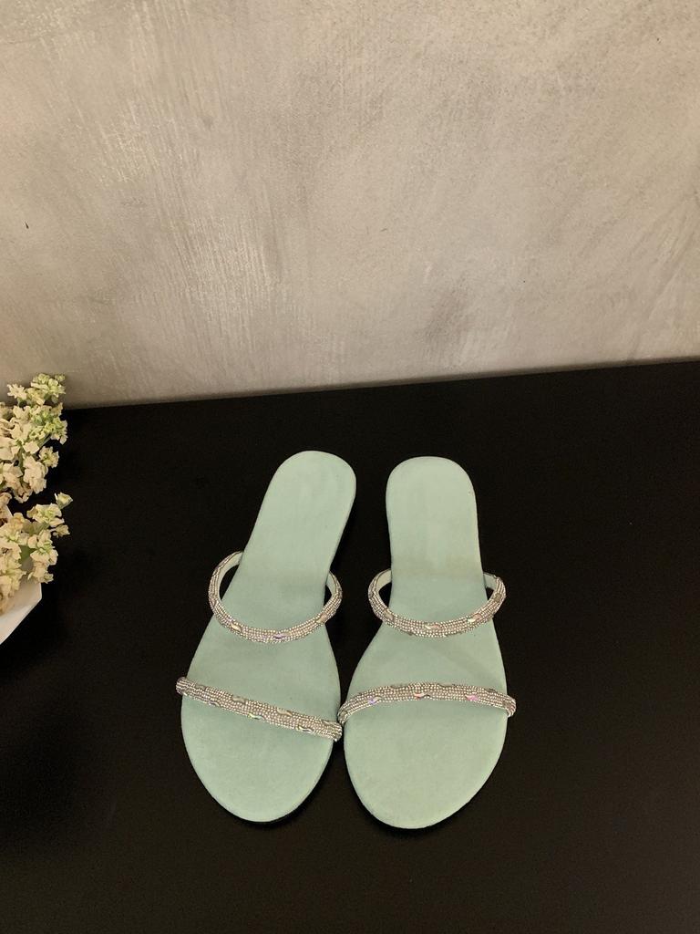 Open-toed rhinestone slippers for women wear new gentle holiday flat sandals