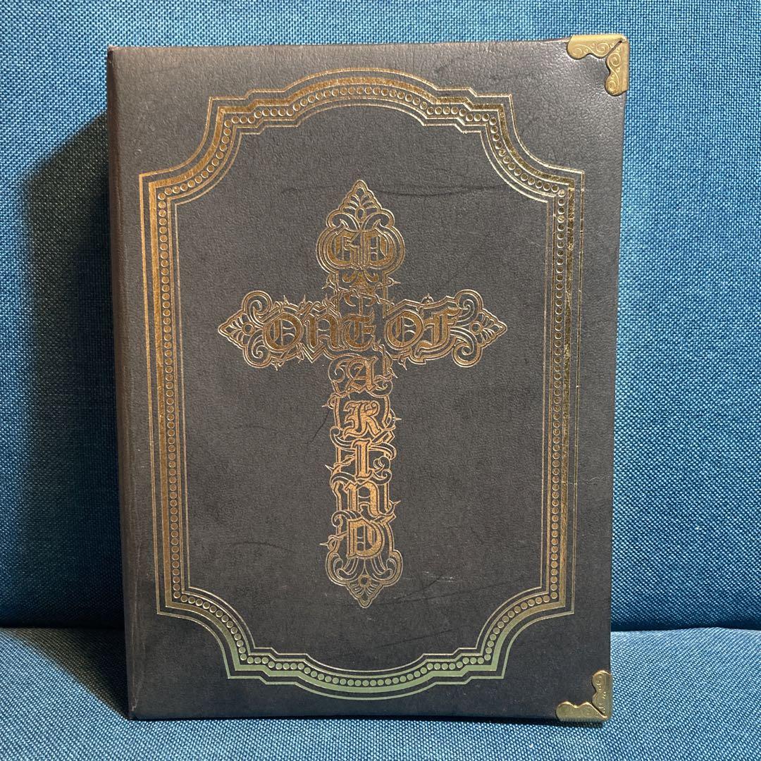 

[USED] G-DRAGON ONE OF A KIND Gold Korean Import CD