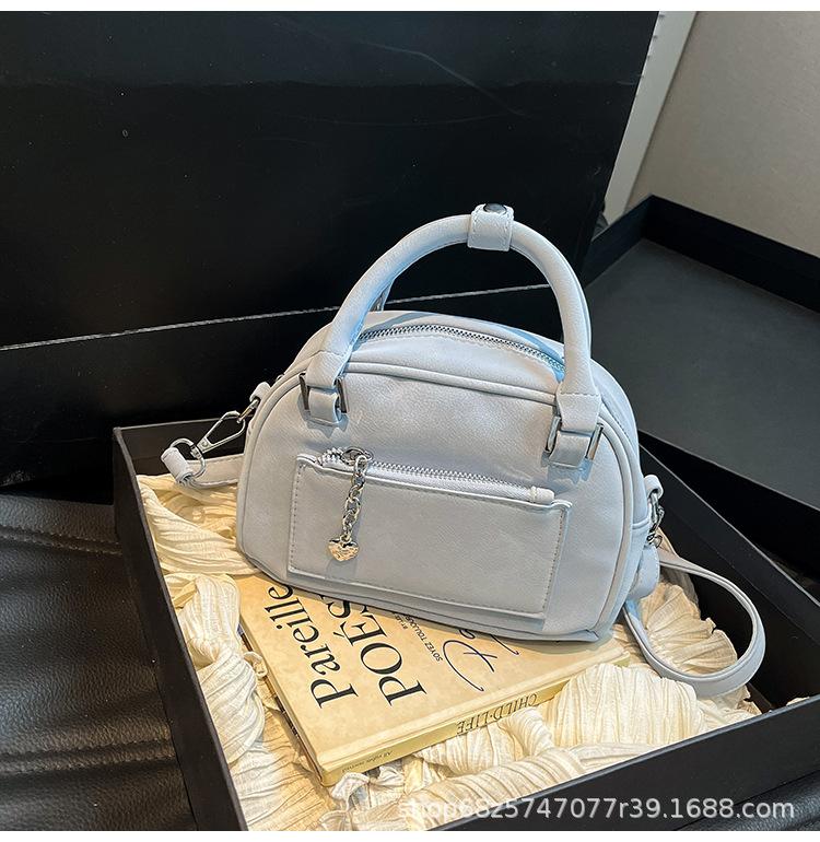 

Niche casual shoulder bag 2025 new spring sense Korean version of the fashion frosted hand carry pillow bag handbag