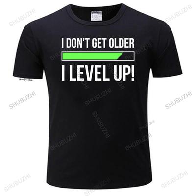 Man Mode märke sommar t-shirt herr lös rolig t-shirt Jag blir inte äldre jag går upp i nivå Födelsedagspresent till pappa Gåva Herr T-shirt