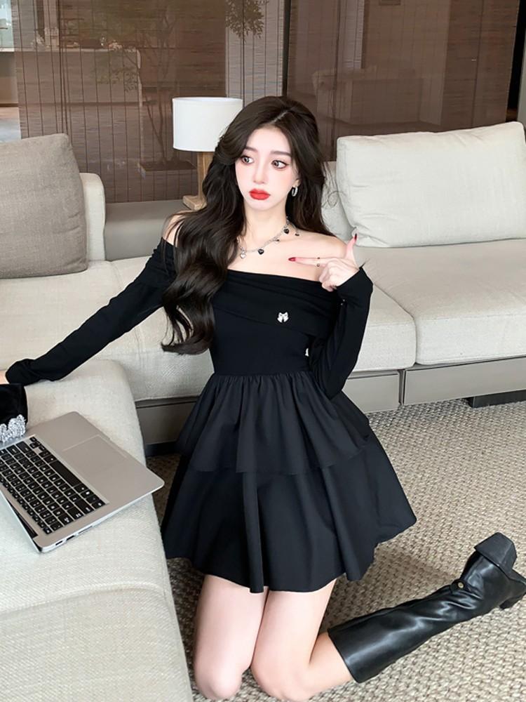 

Hepburn style French sense one-word shoulder dress women s autumn pure desire waist cake princess dress fluffy dress S чёрный