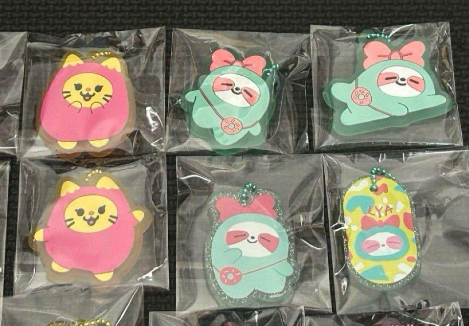 [FOLOSIT] WDZY LINE ITZY Acrilic & Lanț cu Bilă de Cauciuc Complet 20 Tipuri