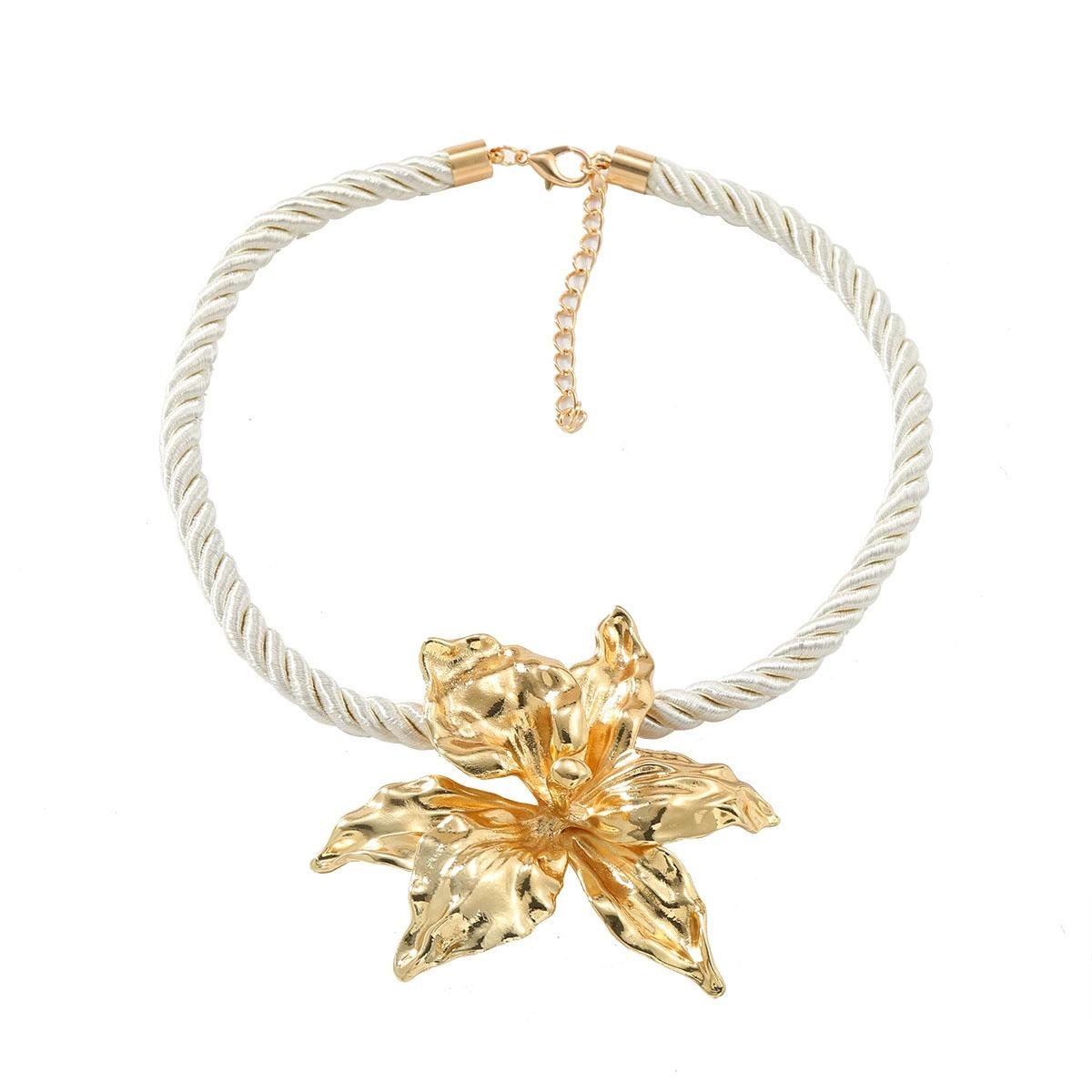 Ожерелье с подвеской в виде цветка нового стиля белый