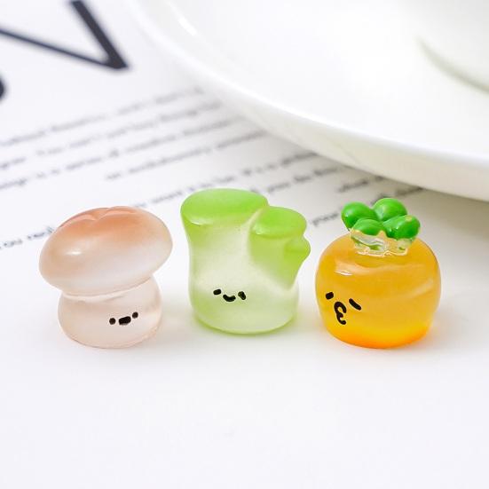 4Pcs Mini Resin Vegetable Figurines Cute Car Dashboard Decor, Adhesive Mounted Resin Car Interior Decorations for Women, Mini Dashboard Ornaments