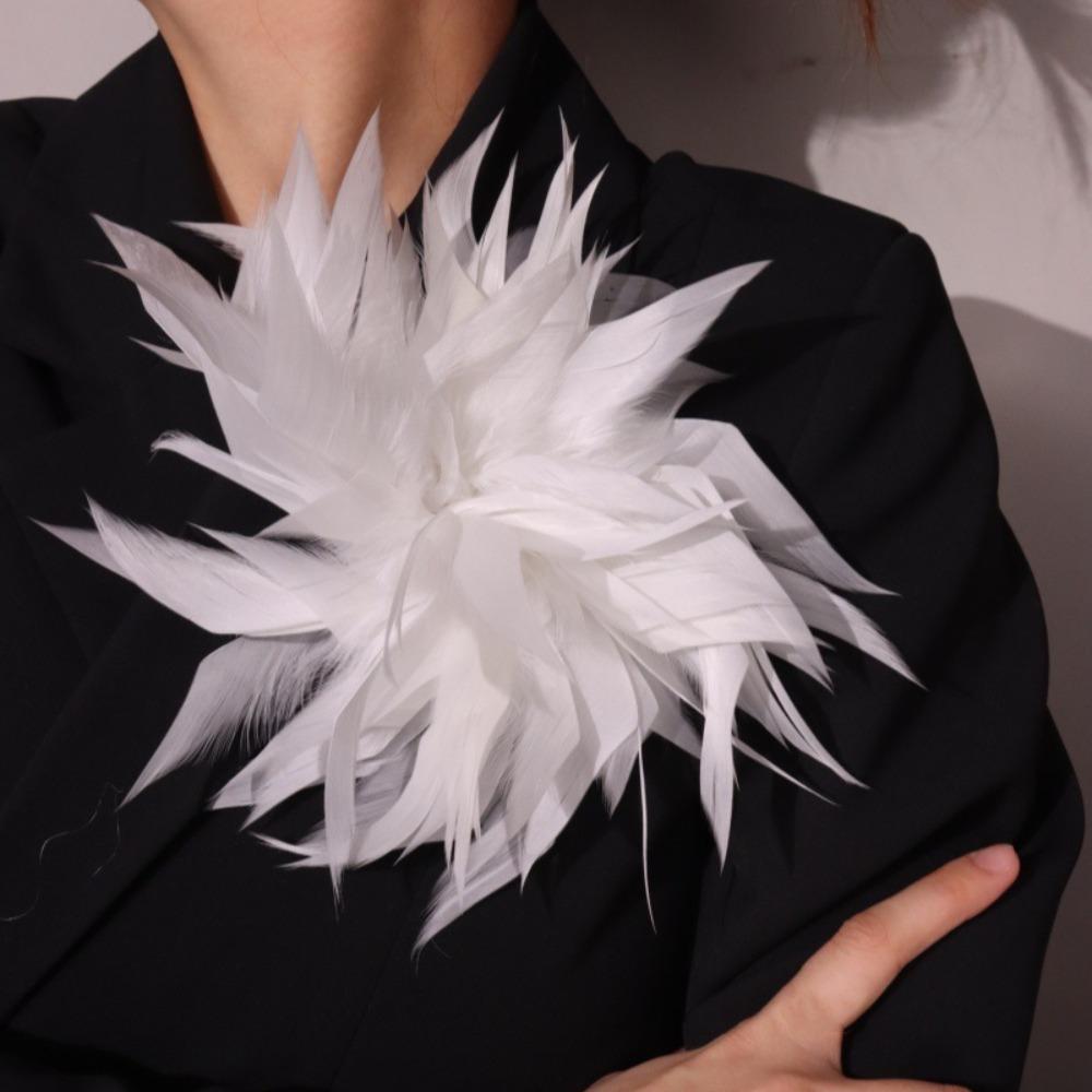 Lightweight Artificial Feather Lapel Pin Colorful Exaggerated Feather Brooch Wedding