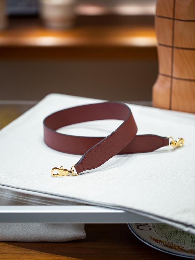 Lagerfeld Epsom Wide Leather Strap With High-Grade Leather Edge Handcrafted Exquisite Single Leather Cowhide Adjustable Strap Wide Leather Strap