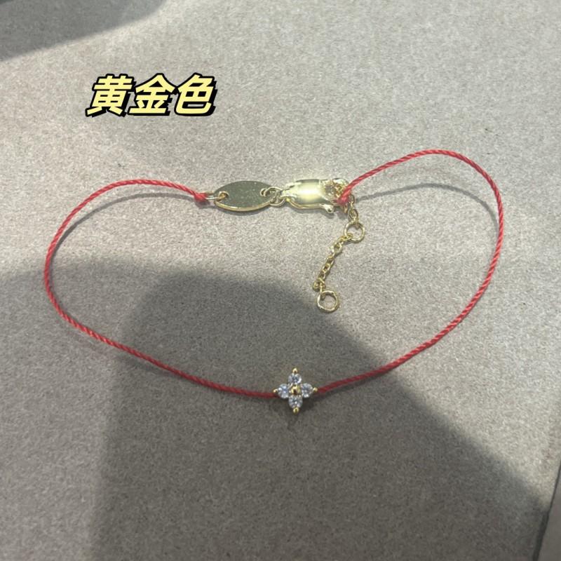 Handgewebtes rotes Schnurarmband mit vergoldetem vierblättrigem Klee-Anhänger für Damen, Paare, Luxuriöser minimalistischer Stil