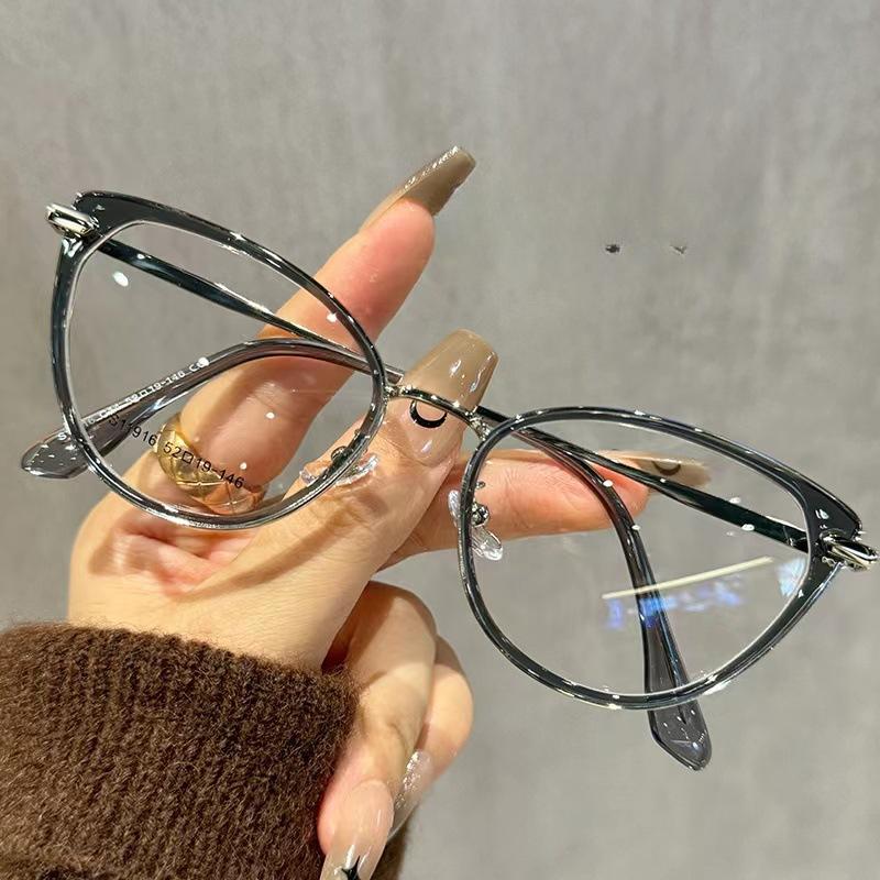 Retro Cat Eye Flat Lens for Women, Fashionable and Personalized Small Frame Glasses, Anti Blue Light Glasses