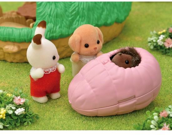Epoch Sylvanian Families Hedgehog House Playset (5054131054536)