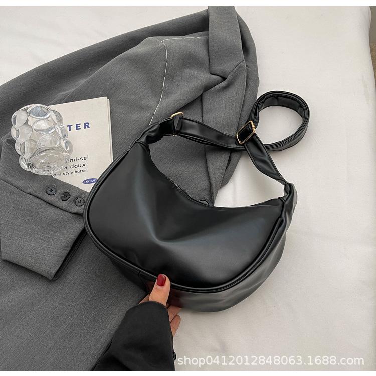 

Простая нишевая сумка-пельмень женская 2025 новая модная текстурная сумка-мессенджер корейская версия сумка-мессенджер для поездок на работу