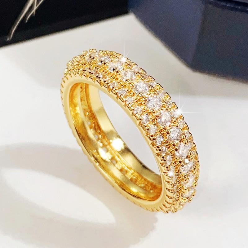 Huitan Fashion Gold Color Wedding Rings Women Full Paved Dazzling Cubic Zirconia High Quality Engagement Bands Zircon Wholesale