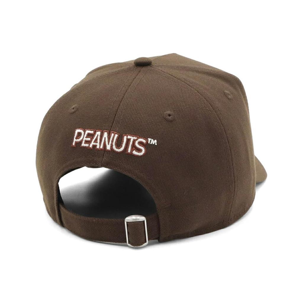 New Era 9FORTY Strap Cap in Walnut A collaboration with Peanuts and Exclusively available from and Perfect for travel and sun A stylish streetwear A