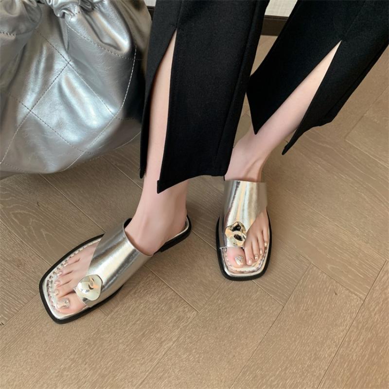 New Style of Fashionable Open-toe Slippers for Wearing Outside with A Soft Sole and A Versatile Design, Suitable for Casual Wear