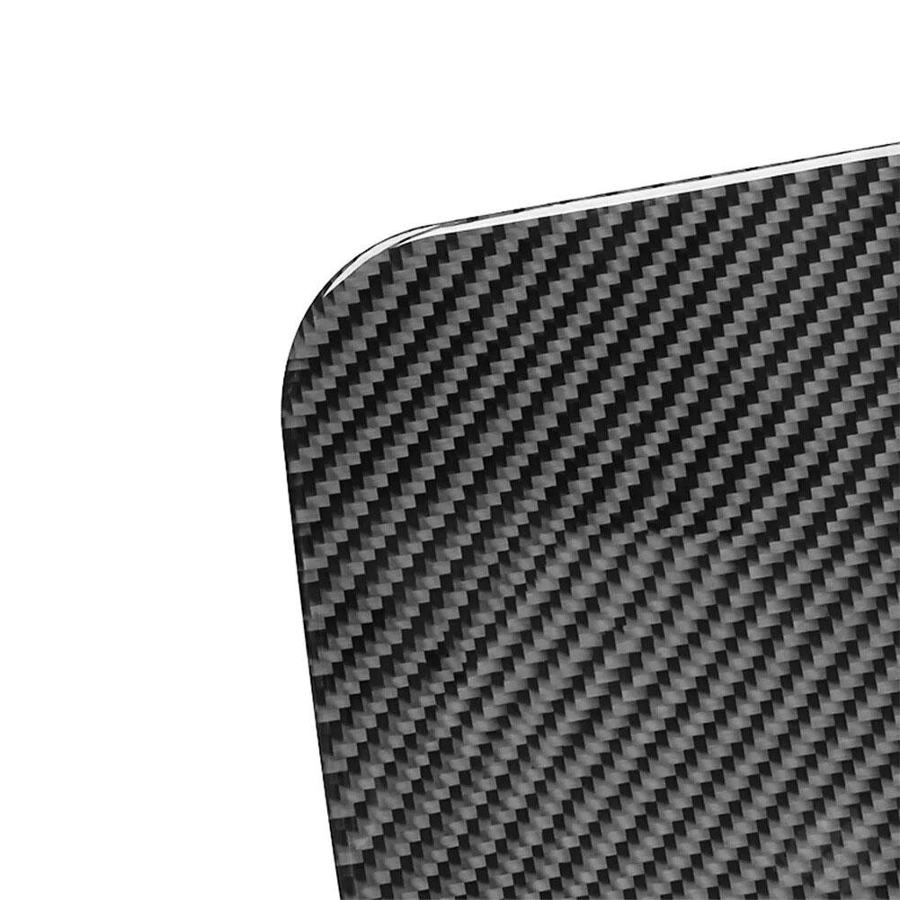 Aggiorna gli interni della tua Ford Explorer con finiture accentate del volante in fibra di carbonio resistenti alle alte temperature