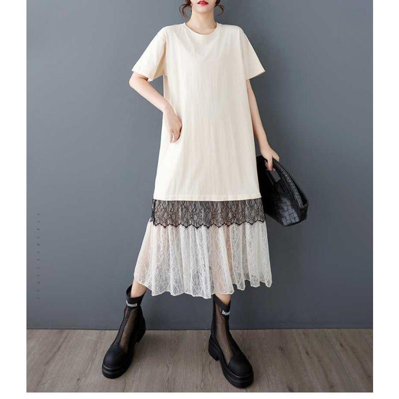 Dámské volné ležérní tričkové šaty střední délky s krajkovou nášivkou