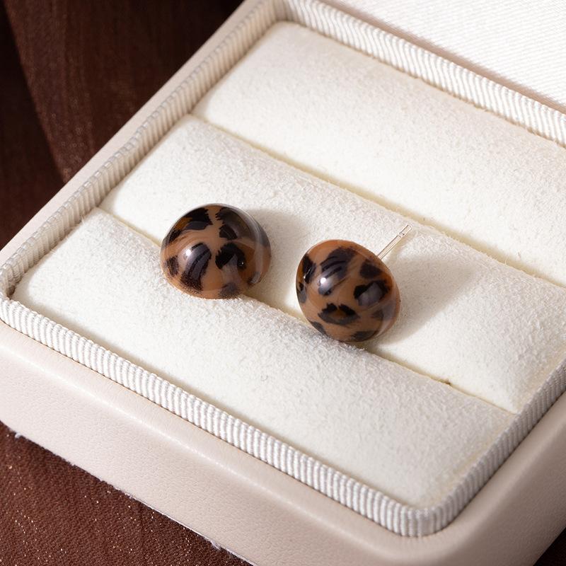 French Retro Leopard Print Ball Stud Earrings Niche Cold Wind Earrings Women'S Elegant And Gentle Temperament Earrings