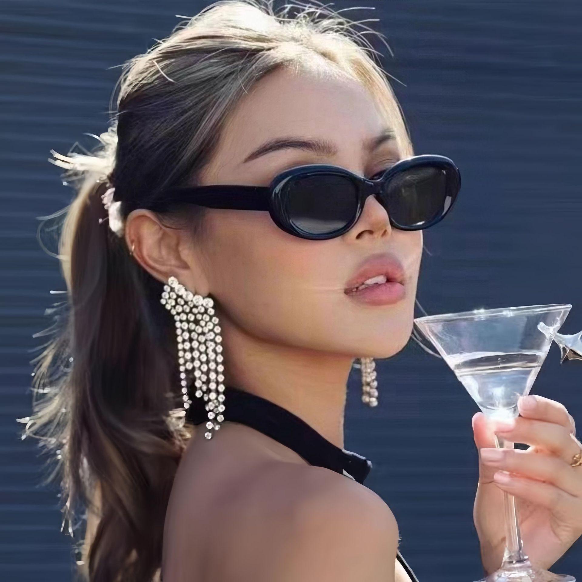 

Trendy Unisex Round Frame Sunglasses - High-End Fashion for Sunshade and Sunscreen