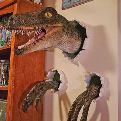 1 Set Wall Mounted Dinosaur Sculpture Wall Art Life-like Wall Bursting Dinosaur Bust Hanging Prop Replica Resin Wall Hanging Ornament