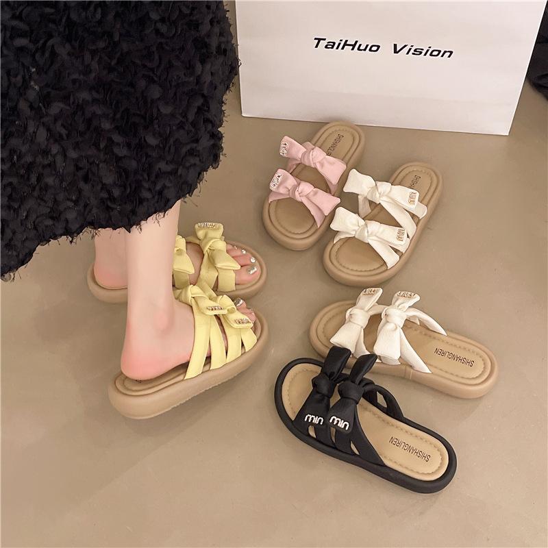 Slippers Women's 2025 New Summer Wear Fashion Flat Bottom One Word Cool Slippers with Skirt Stepping On Shit Soft Bottom Explosion