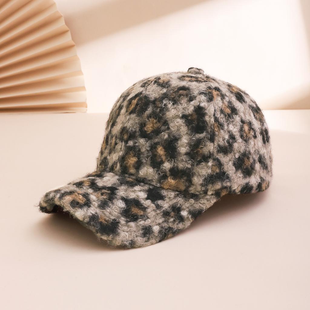 Fashionable and trendy Teddy roll leopard print baseball cap, adjustable autumn and winter outdoor travel plush baseball cap