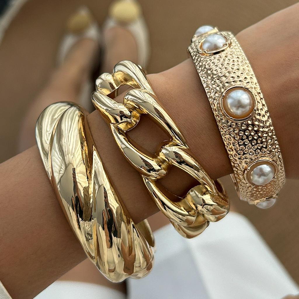 Design Pearl Twist Glossy Spring Buckle Bracelet, Fashionable Style Metal Chain Bracelet
