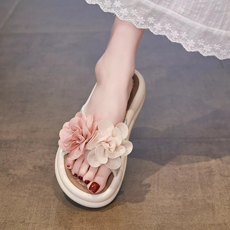 Internet celebrity platform fairy slippers women's summer 2025 new outer wear non-slip seaside flowers holiday beach shoes