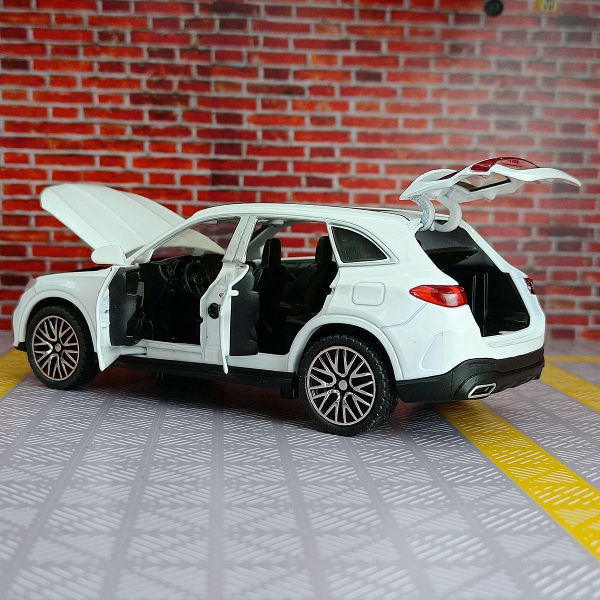 

1:32 Mercedes-benz GLC400 SUV GLC Alloy Model Car Toy Diecasts Metal Casting Sound and Light Car Toys For Children Vehicle белый