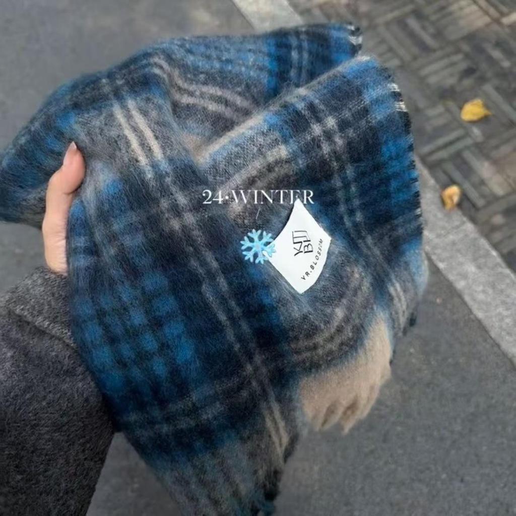 2024 Japanese Crystal Blue Fluffy Scarf: Women's Thick Warm Plaid Neck Warmer for Autumn/Winter