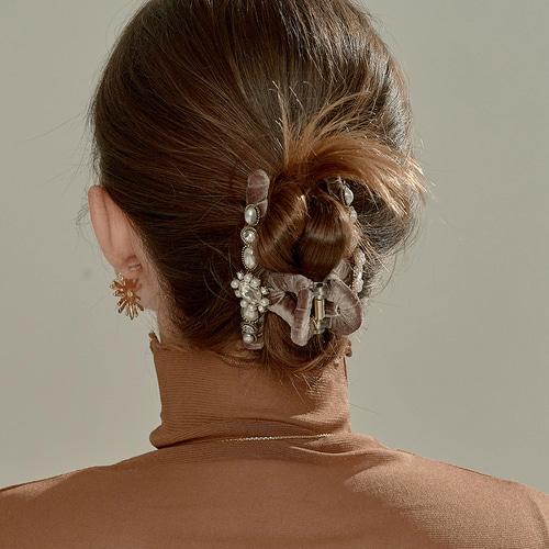 Besty Royal Velvet Bianca Hair Clip