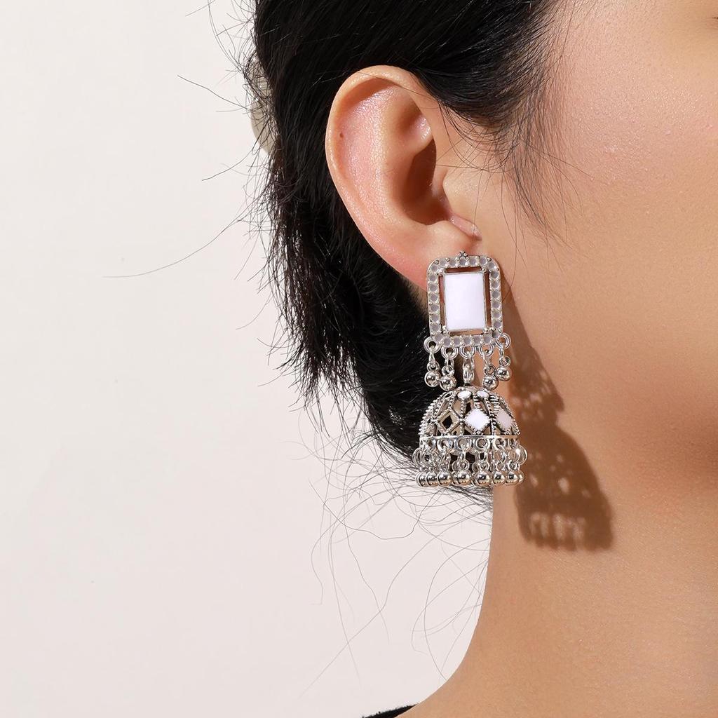 Boucles d'oreilles bohèmes rétro à pampilles avec boule de diamant incrustée