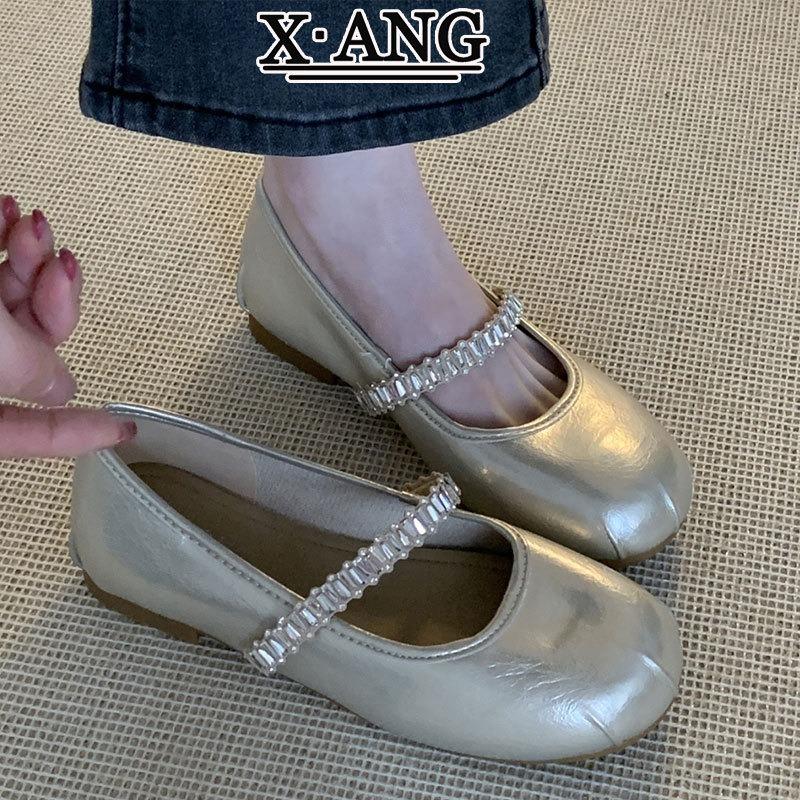 

Кожаные туфли Мэри Джейн на мягкой подошве не надоедают женской обуви. Новые модели с юбками и однопедальные туфли на плоской подошве. 40