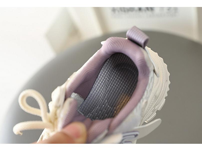 Lätta Sportskor för Barn Våren 2026 - Bekväma och Mångsidiga Koreansk Stil för Pojkar och Flickor