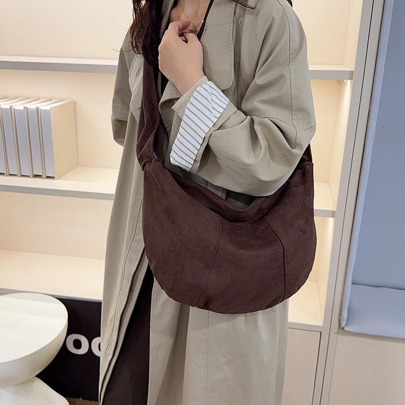 Crossbody bag women's new pleated cloud bag retro velvet dumpling bag casual large capacity shoulder bag tide