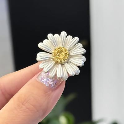 Temperamento Piccolo Fresco, Spilla Pianta Margherita Piccola, Spilla Fiore Smalto Bianco, Accessori Cappotto con Texture Premium