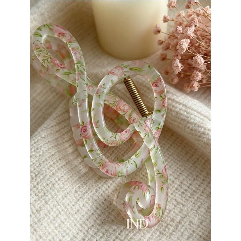 Vintage Wave Combing Hairpin for Women, High-end Style, with Large Clasp At The Back of The Head, Resembling A Big Shark Clip.