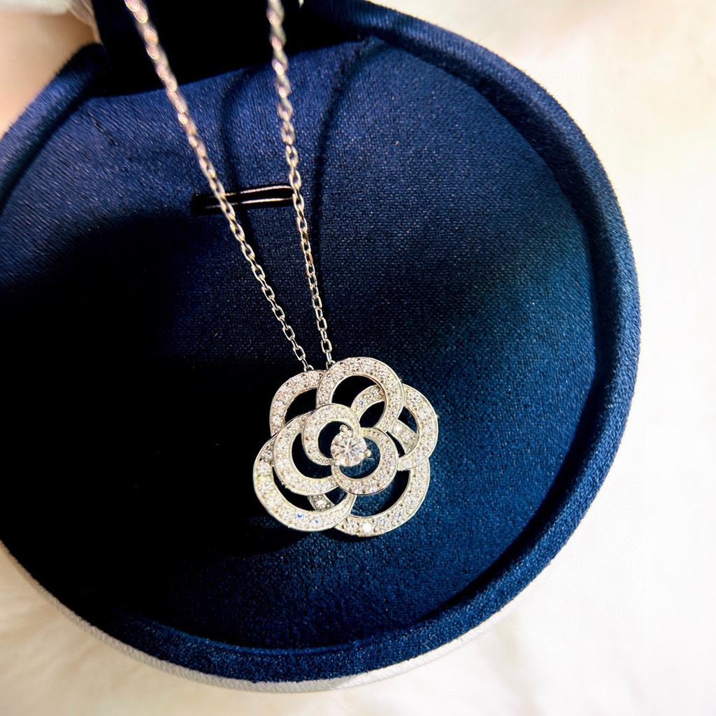 Hollow out large camellia necklace with high-end inlaid temperament and three-dimensional petal shaped electroplated thick gold