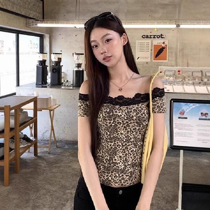 Summer 2025 Women's Leopard Print One-Shoulder Short Sleeve Slim Fit Top