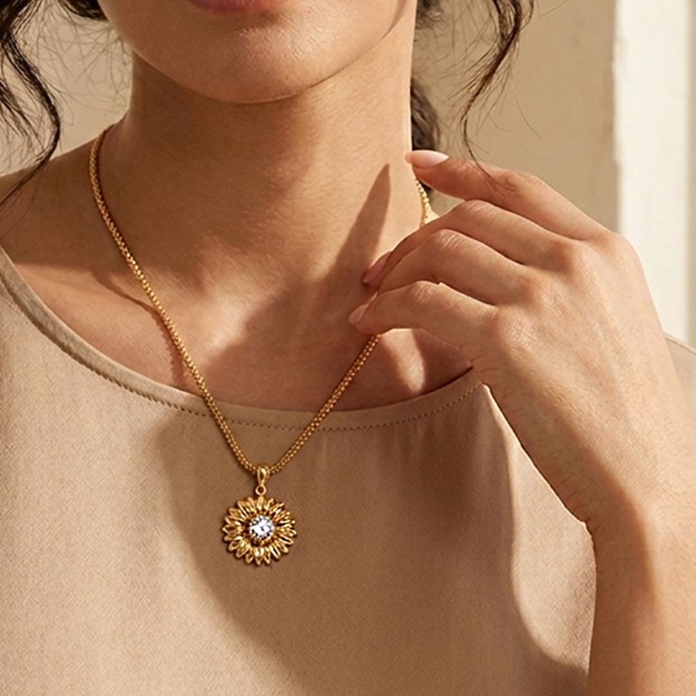 Vintage Stainless Steel Sunflower Pendant Necklace for Women Delicate 18K Gold Plated Zircon Flower Charm Necklaces Boho Jewelry