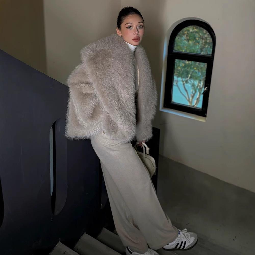 Women's Eco-Friendly Faux Fox Fur Lapel Coat - Short, Loose Fit for Winter 2025.