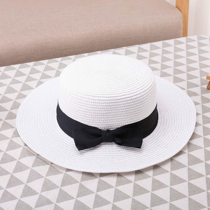 Korean Straw Hat for Women: Retro Flat Top Fedora, Sunshade & Sunscreen, Ideal for Outdoor Summer Beach Travel.