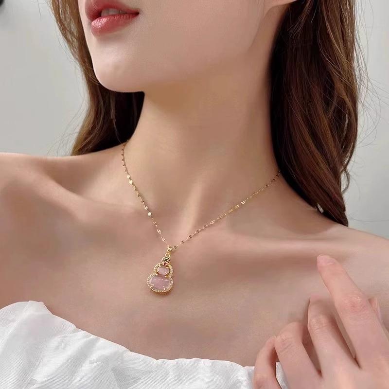 Retro new Chinese pink chalcedony gourd necklace slightly inlaid zircon versatile elegant luxury design niche collarbone chain