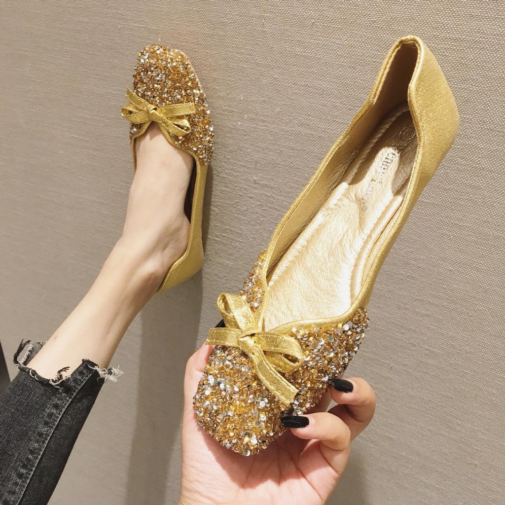 Fashion Women's wedding shoes new Korean version red sequins flat four seasons single shoes square head large women's shoes