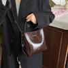 Bucket bag women's 2025 autumn and winter new commuter red wedding bag shoulder messenger bag retro fashion