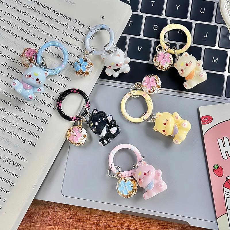 1 Stück Harz Kätzchen Niedlicher Auto Schlüsselanhänger mit Kleiner Glocke Taschenanhänger 3D Katze Schlüsselanhänger Anti-verloren Cartoon Handykette