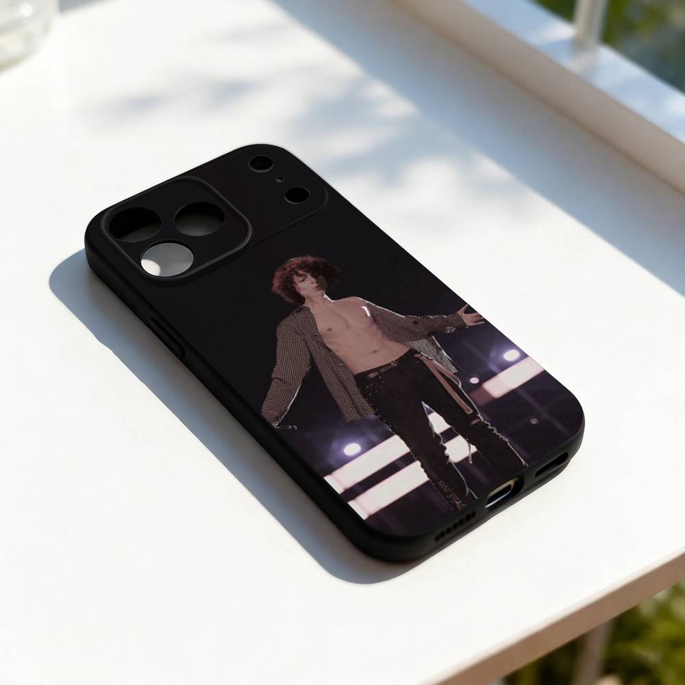 

F-Finn W-Wolfhard Singer Phone Case For iPhone 17,16,15,14,13,12,11,Pro,Max,Plus,E,SE4,Air,Mini Black Precise Hole Matching iPhone16pro