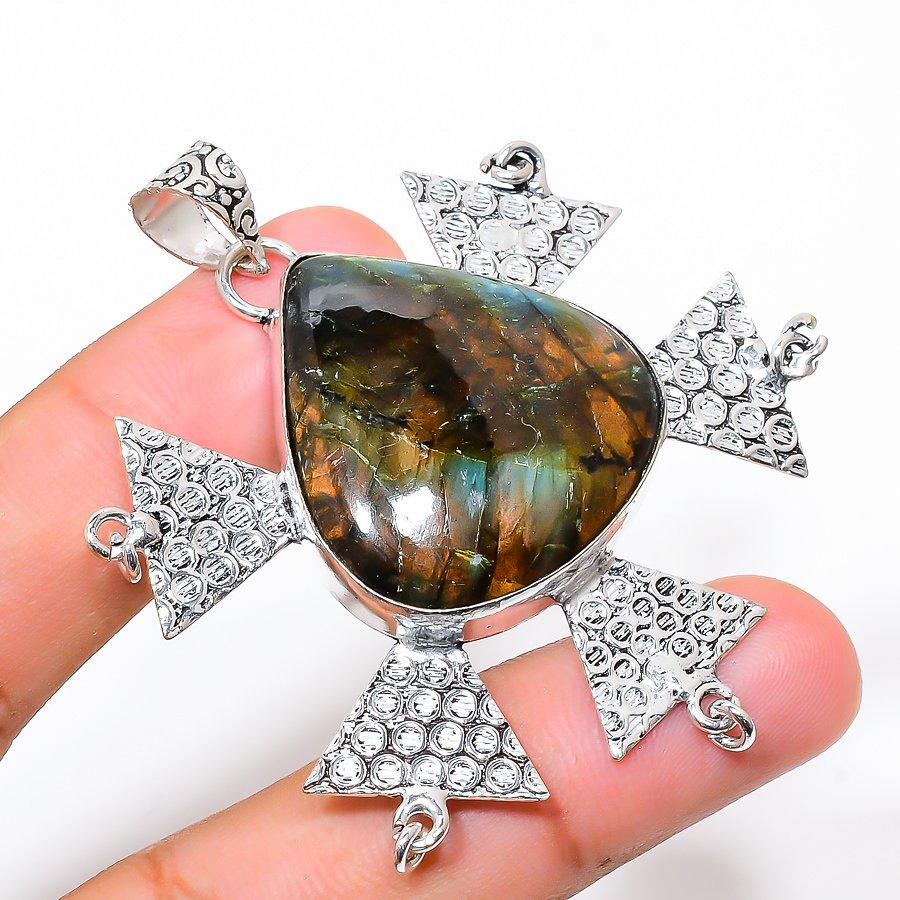 

Labradorite Gemstone Handmade Ethnic Jewelry Pendant 2.64 SR-3839