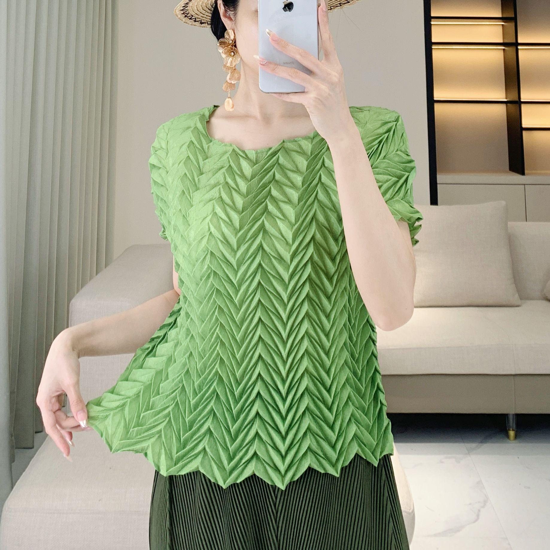 

Miyake Wave Pleated Women s Summer Slimming Solid Short Sleeve Top One Size [80-150 jin] зелений