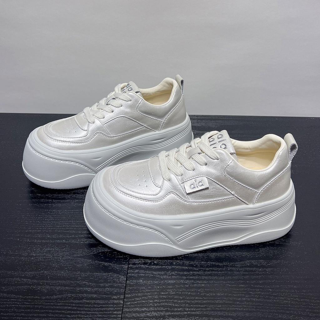 Not tired feet, thick soles increase height, small white shoes, women's lightweight soft soles 2025 new autumn versatile leather sports and leisure