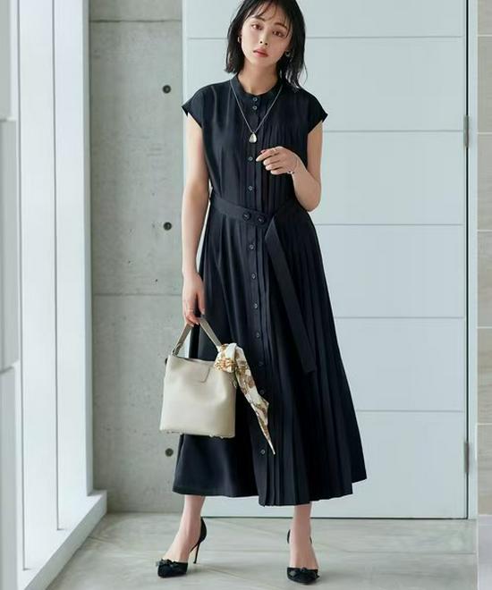 Korean-Style Temperament Pleated Dress - 2025 Short-Sleeved Edition