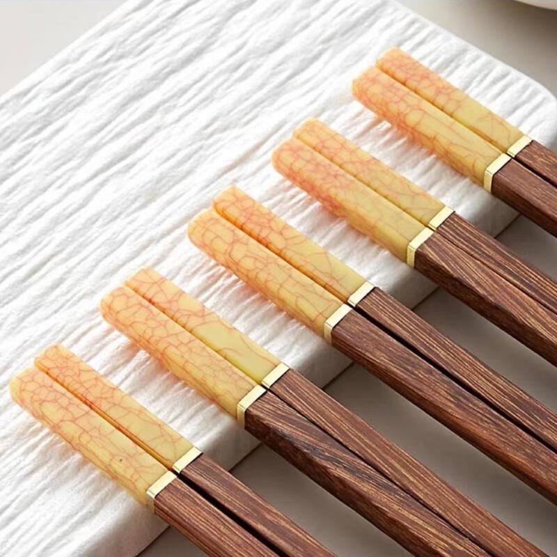 Палочки для еды из древесины куриного крыла и красного сандала